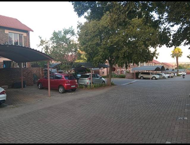 2 BEDROOM TOWNHOUSE FOR SALE IN HENNOPSPARK